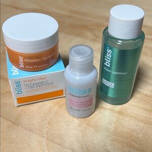 ✨NEW, sealed Bliss Vitamin C + Tri-Peptide Bright Idea Serum✨